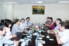 Lãnh đạo hãng Thông tấn ITAR-TASS (Nga) thăm và làm việc với TTXVN (Ảnh: Phương Hoa/TTXVN) .