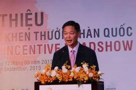 Ông Min Min Hong, Giám đốc bộ phận MICE của Tổng cục Du lịch Hàn Quốc phát biểu tại Roadshow. (Ảnh: Hà Huy Hiệp/Vietnam+)