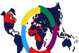 Các binh sỹ Pháp đứng gác phía trước đền thờ Hồi giáo Djingareyber ở Timbuktu, Mali. (Nguồn: AFP)