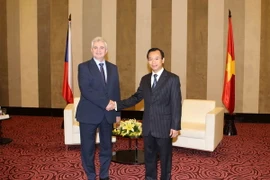 Bí thư Thành ủy Đà Nẵng Nguyễn Xuân Anh tiếp Chủ tịch Thượng viện Cộng hòa Séc Milan Stech. (Ảnh: Trần Lê Lâm/TTXVN)