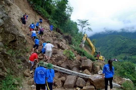 Sạt lở đất do lũ quét tại Lào Cai. (Ảnh: Phạm Kiên/TTXVN)