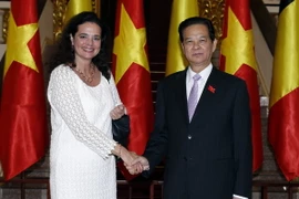 Thủ tướng Nguyễn Tấn Dũng tiếp Chủ tịch Thượng viện Vương quốc Bỉ Christine Defraigne. (Ảnh: Đức Tám/TTXVN)