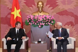 Phó Chủ tịch Quốc hội Uông Chu Lưu tiếp Bộ trưởng Bộ Tư pháp Liên bang Nga Alexandr Konovalov. (Ảnh: Phương Hoa/TTXVN)