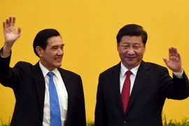 Chủ tịch Trung Quốc Tập Cận Bình (phải) và Tổng thống Đài Loan Mã Anh Cửu. (Nguồn: AFP/TTXVN)