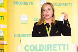 Lãnh đạo đảng Anh em Italy (FdI) Giorgia Meloni phát biểu tại thành phố Milan ngày 1/10/2022. (Ảnh: AFP/TTXVN)