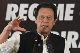 Cựu Thủ tướng Pakistan Imran Khan phát biểu tại một sự kiện ở Islamabad ngày 22/6/2022. (Ảnh: AFP/TTXVN)