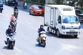 Nắng nóng tại Bắc Bộ và Trung Bộ khiến nhiệt độ cao nhất lên tới hơn 38 độ C. (Ảnh: Tuấn Anh/TTXVN)