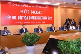 Lãnh đạo thành phố Hà Nội chủ trì buổi đối thoại. (Ảnh: Văn Điệp/TTXVN)