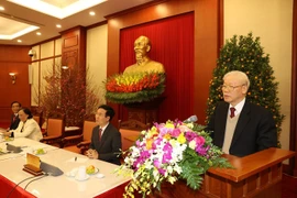 Tổng Bí thư Nguyễn Phú Trọng nói chuyện với đại biểu. (Ảnh: Trí Dũng/TTXVN)