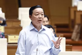 Bộ trưởng Bộ Tài nguyên và Môi trường Trần Hồng Hà tham gia trả lời chất vấn, giải trình về những vấn đề có liên quan. (Ảnh: Doãn Tấn/TTXVN)