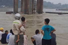 Hiện trường vụ đắm đò khiến 1 người mất tích tại Vĩnh Phúc. (Ảnh: PLO)