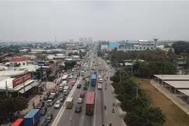 Đại lộ Bình Dương (Quốc lộ 13) đang đẩy nhanh tiến độ đền bù, giải tỏa để mở rộng. (Ảnh: Huyền Trang/TTXVN)