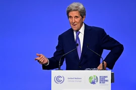 Đặc phái viên Mỹ về biến đổi khí hậu John Kerry tại cuộc họp báo ở Glasgow, Anh, ngày 13/11/2021. (Ảnh: AFP/TTXVN)