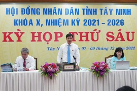 Bí thư Tỉnh ủy, Chủ tịch Hội đồng nhân dân tỉnh Tây Ninh Nguyễn Thành Tâm phát biểu tại kỳ họp. (Ảnh: Thanh Tân/TTXVN)