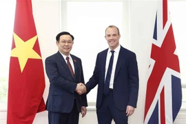 Sáng 30/6/2022 (theo giờ địa phương), tại Thủ đô London, Chủ tịch Quốc hội Vương Đình Huệ làm việc với Phó Thủ tướng, Bộ trưởng Tư pháp Anh Dominic Raab. (Ảnh: Doãn Tấn/TTXVN)