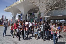 Người di cư Trung Mỹ di chuyển tại Ciudad Juarez, Mexico ngày 11/3/2021. (Ảnh: AFP/TTXVN)