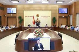 Chủ tịch Quốc hội Vương Đình Huệ phát biểu kết thúc phiên họp thứ 17 Ủy ban Thường vụ Quốc hội. (Ảnh: Doãn Tấn/TTXVN)