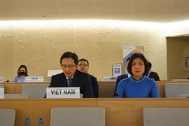 Đoàn Việt Nam tham dự Phiên thảo luận về tác động của biến đổi khí hậu tại Khóa họp lần thứ 50 Hội đồng Nhân quyền LHQ. (Ảnh: Tố Uyên/TTXVN)