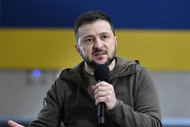 Tổng thống Ukraine Volodymyr Zelensky phát biểu tại cuộc họp báo ở Kiev ngày 23/4/2022. (Ảnh: AFP/TTXVN)