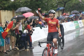 Khoảnh khắc Nguyễn Thị Thật về đích, đoạt tấm HCV cho nội dung Xuất phát đồng hành cá nhân nữ. (Ảnh: Trọng Đạt/TTXVN)