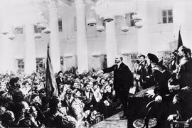 Đêm 7/11/1917, Đại hội các Soviet được triệu tập, thành lập Chính quyền Soviet do V.I.Lenin đứng đầu. (Ảnh: Tư liệu TTXVN)