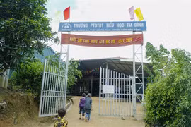 Điểm trường Phổ thông dân tộc bán trú-Tiểu học Tìa Dình, xã Tìa Dình, huyện Điện Biên Đông, tỉnh Điện Biên thiếu thốn về cơ sở vật chất. (Ảnh: Xuân Tư/TTXVN)