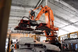 Sản phẩm phân bón của Công ty cổ phần phân bón dầu khí Cà Mau được ưu tiên phục vụ thị trường nội địa. (Ảnh: Huỳnh Anh/TTXVN)