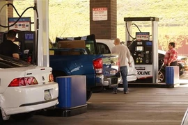 Một trạm xăng ở Los Angeles, Mỹ, ngày 20/3/2022. (Ảnh: THX/TTXVN)