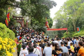 Sáng 10/4, ước tính có hơn 200.000 đồng bào khắp cả nước về dự Lễ giỗ Tổ Hùng Vương tại Phú Thọ. (Ảnh: Trung Kiên/TTXVN)