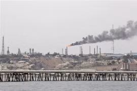 Một cơ sở khai thác dầu của Iran trên đảo Khark. (Ảnh: AFP/TTXVN)