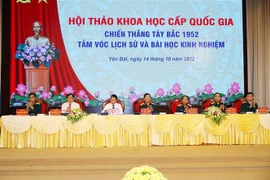 Các đồng chí chủ trì hội thảo. (Ảnh: Trọng Đức/TTXVN)