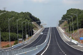 Cao tốc Vân Đồn-Móng Cái. (Ảnh: Huy Hùng/TTXVN)
