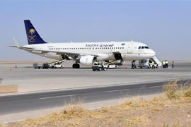 Máy bay của hãng hàng không quốc gia Saudi Arabia (Saudi Airlines) tại sân bay Arbil, Iraq. Ảnh: (AFP/TTXVN)