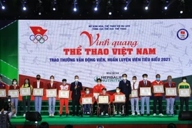 [Photo] Tuyên dương vận động viên, huấn luyện viên tiêu biểu năm 2021