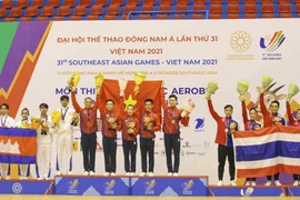 Đôi Aerobic Việt Nam giành HCV; Campuchia giành HCB; Thái Lan giành HCĐ nội dung nhóm 5 người. (Ảnh: Tuấn Đức/TTXVN)