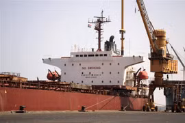Tàu chở lúa mì của Ukraine neo đậu tại Cảng Sudan ngày 9/9/2022. (Ảnh: AFP/TTXVN)