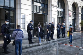 Cảnh sát Pháp làm nhiệm vụ tại Paris. (Ảnh: AFP/TTXVN)
