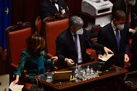 Hoạt động kiểm phiếu sau vòng bỏ phiếu thứ 2 bầu Tổng thống Italy tại Rome ngày 25/1/2022. (Ảnh: THX/TTXVN)