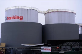 Các bể chứa dầu tại Duisburg, Đức. (Ảnh: AFP/TTXVN0