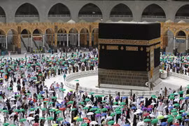 Các tín đồ Hồi giáo hành hương đến Thánh địa Mecca, Saudi Arabia, ngày 22/7/2021. (Ảnh: AFP/TTXVN)
