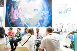 Tour du lịch nước ngoài có nhiều ưu đãi cho du khách ngay tại hội chợ. (Nguồn: tcdulichtphcm.vn)