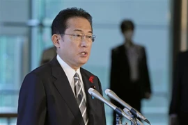 Tân Thủ tướng Nhật Bản Fumio Kishida phát biểu với báo giới tại Tokyo ngày 14/10/2021. (Ảnh: Kyodo/TTXVN)