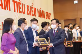 Chủ tịch Quốc hội gặp mặt thầy thuốc trẻ Việt Nam tiêu biểu năm 2021