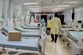 20 máy lọc máu nhân tạo trên tổng số 55 máy tại Khoa Lọc máu bị hư hỏng và khó khắc phục được. (Ảnh: Hoàng Nhị/TTXVN)