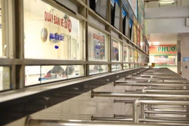 Bến xe Giáp Bát vắng người mua vé xe trong những ngày giáp Tết. (Ảnh: TTXVN)