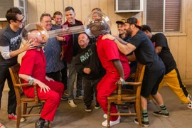 Cảnh trong phim "Jackass Forever". (Nguồn: sea.ign.com)