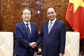 Chủ tịch nước Nguyễn Xuân Phúc tiếp nguyên Chủ tịch Hội Hữu nghị Hàn-Việt, Chủ tịch Tập đoàn Panko Choi Young-joo. (Ảnh: Thống Nhất/TTXVN)