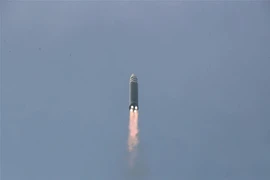 Hình ảnh do Hãng thông tấn KCNA của Triều Tiên công bố ngày 25/3/2022 về một vụ phóng thử tên lửa đạn đạo liên lục địa kiểu mới tại một địa điểm không xác định ở Triều Tiên. (Ảnh: AFP/TTXVN)