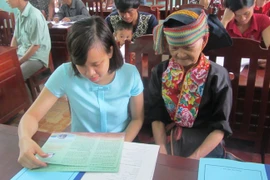Trợ giúp viên pháp lý tư vấn pháp luật cho đồng bào dân tộc. huyện Bình Liêu. (Nguồn: Bộ Tư pháp)