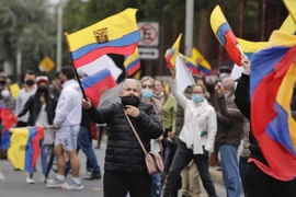 Biểu tình yêu cầu chính phủ giảm giá nhiên liệu tại Quito, Ecuador, ngày 18/6/2022. (Ảnh: AFP/TTXVN)